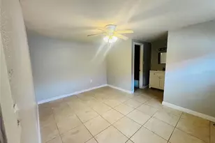 1310I Lexington Ct, Tampa, FL 33612 - Photo 4