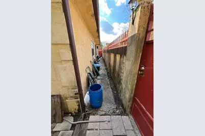 995 NW 114th Street, Miami, FL 33168 - Photo 40