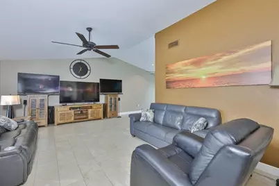 9275 133rd Street, Seminole, FL 33776 - Photo 4