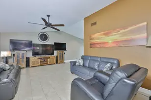 9275 133rd St, Seminole, FL 33776 - Photo 4