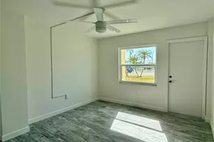 4650 Cove Cir, Saint Petersburg, FL 33708 - Photo 18