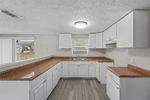 6924 E 21st Ave, Tampa, FL 33619 - Photo 10