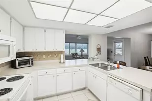 1015 Harefield Cir, Sun City Center, FL 33573 - Photo 14