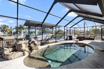 824 Seabreeze Drive, Ruskin, FL 33570 - Photo 2