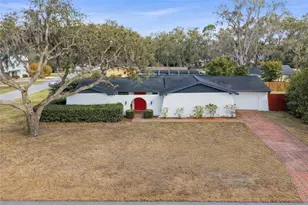 18709 Lake Commiston Dr, Lutz, FL 33549 - Photo 1