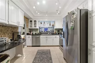 18709 Lake Commiston Dr, Lutz, FL 33549 - Photo 14