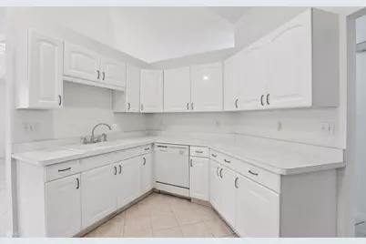 6917 Oakcrest Way, Zephyrhills, FL 33542 - Photo 16