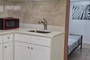 2411 S Ramona Cir, Tampa, FL 33612 - Photo 2