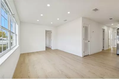 7910 W Powhatan Avenue, Tampa, FL 33615 - Photo 14