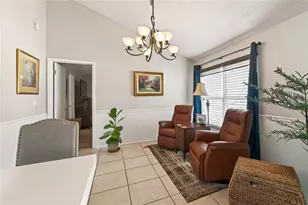 3242 Laurel Dale Dr, Tampa, FL 33618 - Photo 4