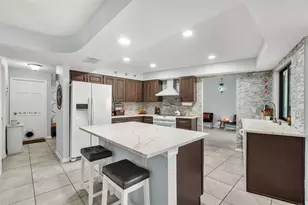 2715 Berryknoll Pl, Valrico, FL 33596 - Photo 4