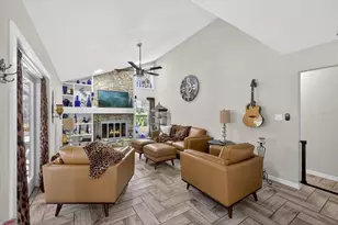 2735 Quiet Hollow Ct, New Port Richey, FL 34655 - Photo 10