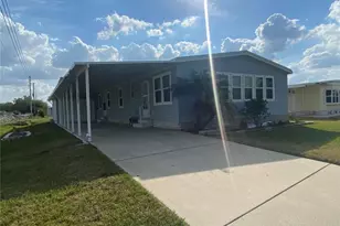 36722 Strand Dr, Zephyrhills, FL 33542 - Photo 2