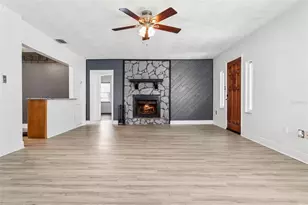 1023 N Bask Dr, Tampa, FL 33603 - Photo 10