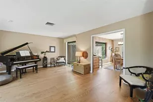 10785 Danielle Dr, Largo, FL 33774 - Photo 8