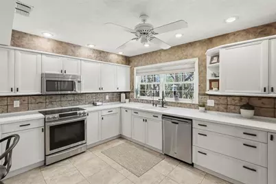 10785 Danielle Drive, Largo, FL 33774 - Photo 14