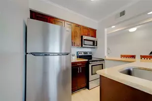 2506 N Rocky Point Dr, Tampa, FL 33607 - Photo 8