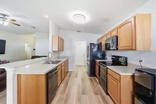 37142 Highland Bluff Cir, Dade City, FL 33523 - Photo 6