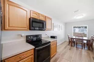 37142 Highland Bluff Cir, Dade City, FL 33523 - Photo 10