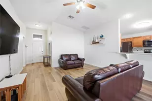 37142 Highland Bluff Cir, Dade City, FL 33523 - Photo 4