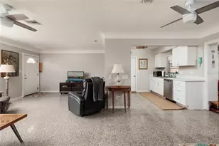 349 89th Ave NE, Saint Petersburg, FL 33702 - Photo 6