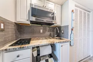 4650 Cove Cir, Saint Petersburg, FL 33708 - Photo 24