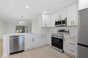 2682 Sabal Springs Cir, Clearwater, FL 33761 - Photo 4