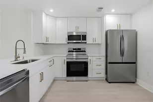 2682 Sabal Springs Cir, Clearwater, FL 33761 - Photo 6