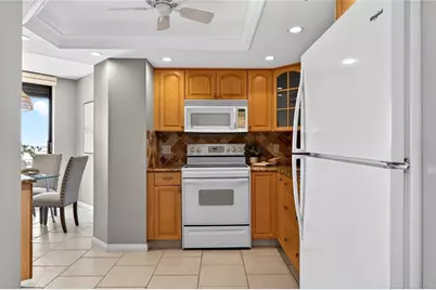 5950 Pelican Bay Plaza S #2E, Gulfport, FL 33707 - Photo 16