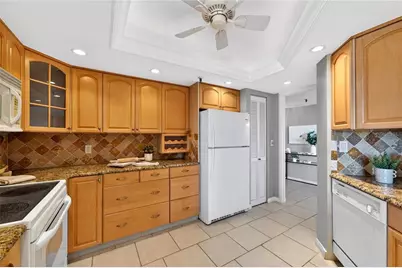 5950 Pelican Bay Plaza S #2E, Gulfport, FL 33707 - Photo 18