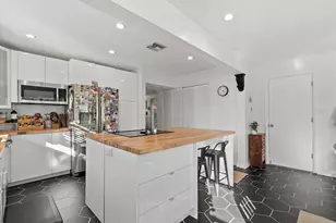 343 37th Ave NE, Saint Petersburg, FL 33704 - Photo 6