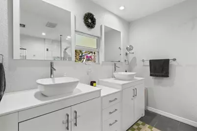 343 37th Avenue NE, Saint Petersburg, FL 33704 - Photo 16