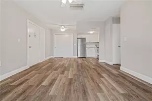 8602 Huron Ct, Tampa, FL 33614 - Photo 4