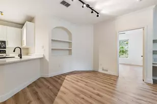 10108 Courtney Oaks Cir, Tampa, FL 33619 - Photo 12