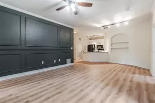 10108 Courtney Oaks Cir, Tampa, FL 33619 - Photo 4