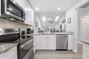 3272 Lori Ln, New Port Richey, FL 34655 - Photo 10