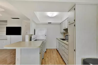 650 Pinellas Point Drive S #205, Saint Petersburg, FL 33705 - Photo 4