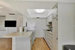 650 Pinellas Point Dr S, Saint Petersburg, FL 33705 - Photo 4