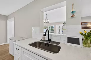 4705 Foxshire Cir, Tampa, FL 33624 - Photo 8