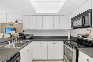 51 Island Way, Clearwater Beach, FL 33767 - Photo 22