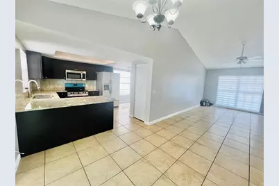 11009 Summer Drive, Tampa, FL 33624 - Photo 4