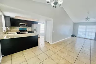 11009 Summer Dr, Tampa, FL 33624 - Photo 4