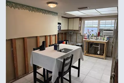 1798 New Hampshire Avenue NE, Saint Petersburg, FL 33703 - Photo 8