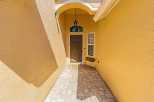 8925 Southbay Dr, Tampa, FL 33615 - Photo 12