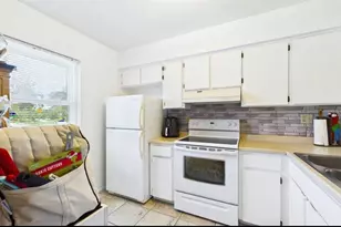 11117 Pembridge Ct, Port Richey, FL 34668 - Photo 4