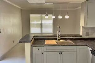 7919 Lakeshore Dr, Tampa, FL 33604 - Photo 6