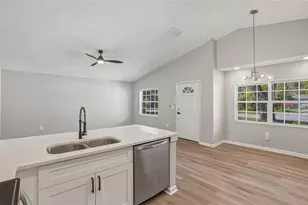 1945 Oak St, Clearwater, FL 33760 - Photo 10