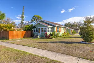 3662 5th Ave S, Saint Petersburg, FL 33711 - Photo 2