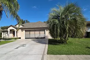 4471 Marsh Harbor Dr, Tavares, FL 32778 - Photo 2