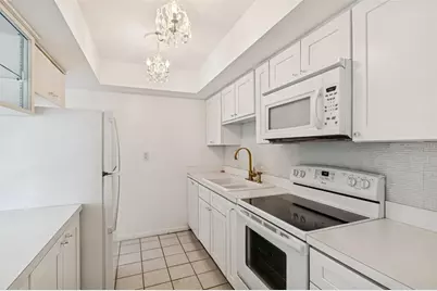 850 Village Lake Ter N #106, Saint Petersburg, FL 33716 - Photo 12